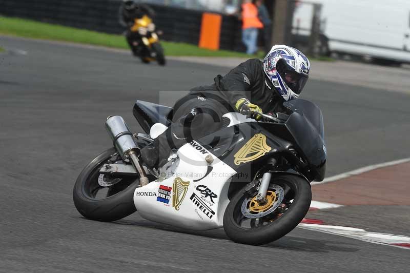 Motorcycle action photographs;cadwell;cadwell park photographs;event digital images;eventdigitalimages;motor racing louth lincolnshire;no limits trackdays;peter wileman photography;trackday;trackday digital images;trackday photos