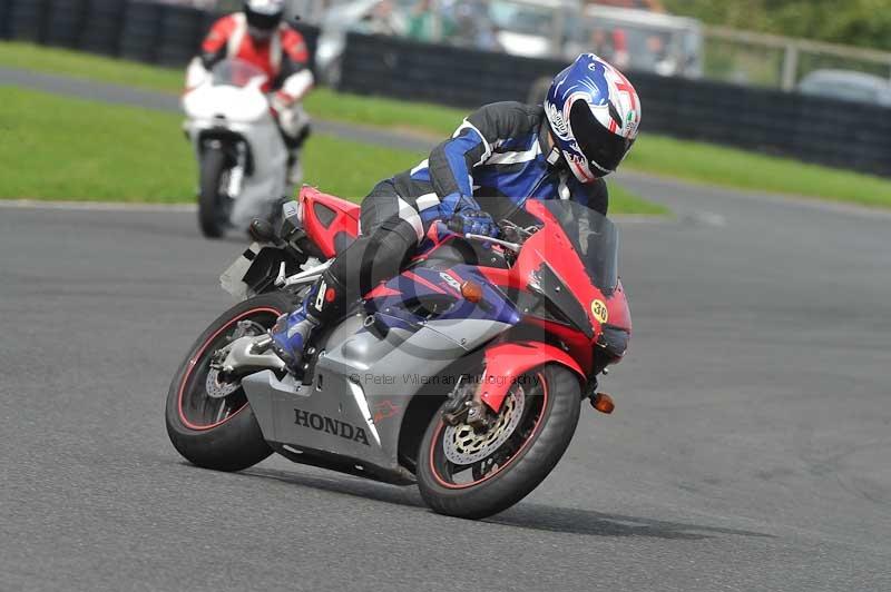 Motorcycle action photographs;cadwell;cadwell park photographs;event digital images;eventdigitalimages;motor racing louth lincolnshire;no limits trackdays;peter wileman photography;trackday;trackday digital images;trackday photos
