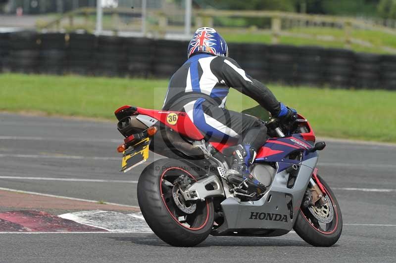 Motorcycle action photographs;cadwell;cadwell park photographs;event digital images;eventdigitalimages;motor racing louth lincolnshire;no limits trackdays;peter wileman photography;trackday;trackday digital images;trackday photos