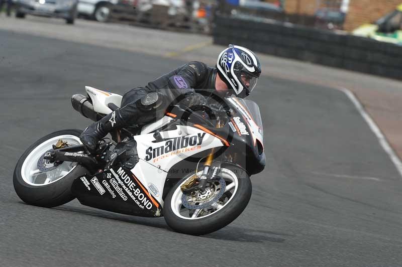 Motorcycle action photographs;cadwell;cadwell park photographs;event digital images;eventdigitalimages;motor racing louth lincolnshire;no limits trackdays;peter wileman photography;trackday;trackday digital images;trackday photos