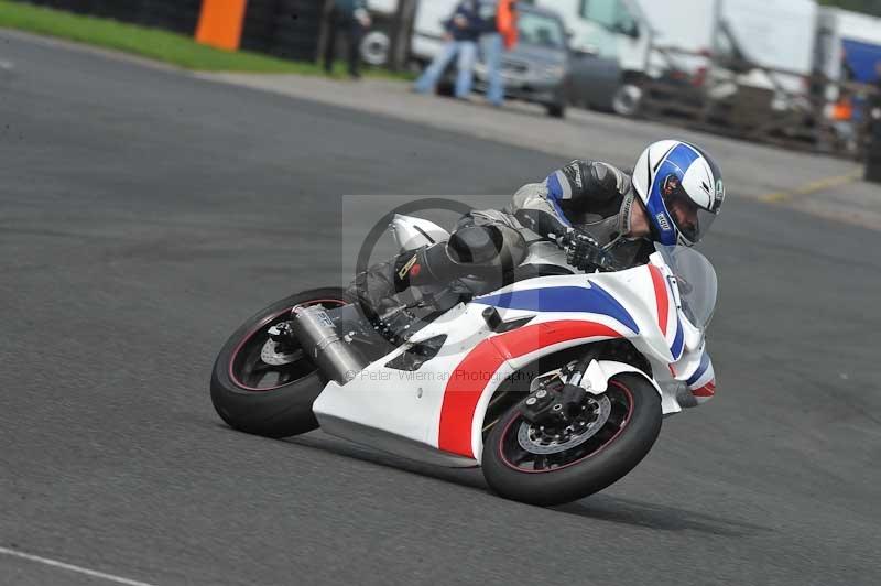 Motorcycle action photographs;cadwell;cadwell park photographs;event digital images;eventdigitalimages;motor racing louth lincolnshire;no limits trackdays;peter wileman photography;trackday;trackday digital images;trackday photos