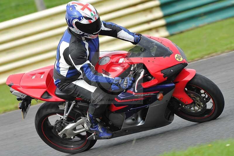 Motorcycle action photographs;cadwell;cadwell park photographs;event digital images;eventdigitalimages;motor racing louth lincolnshire;no limits trackdays;peter wileman photography;trackday;trackday digital images;trackday photos