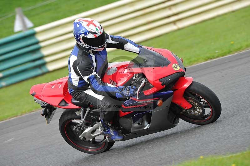 Motorcycle action photographs;cadwell;cadwell park photographs;event digital images;eventdigitalimages;motor racing louth lincolnshire;no limits trackdays;peter wileman photography;trackday;trackday digital images;trackday photos