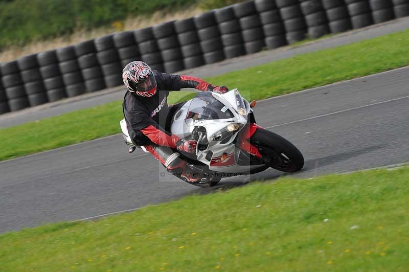 Motorcycle action photographs;cadwell;cadwell park photographs;event digital images;eventdigitalimages;motor racing louth lincolnshire;no limits trackdays;peter wileman photography;trackday;trackday digital images;trackday photos