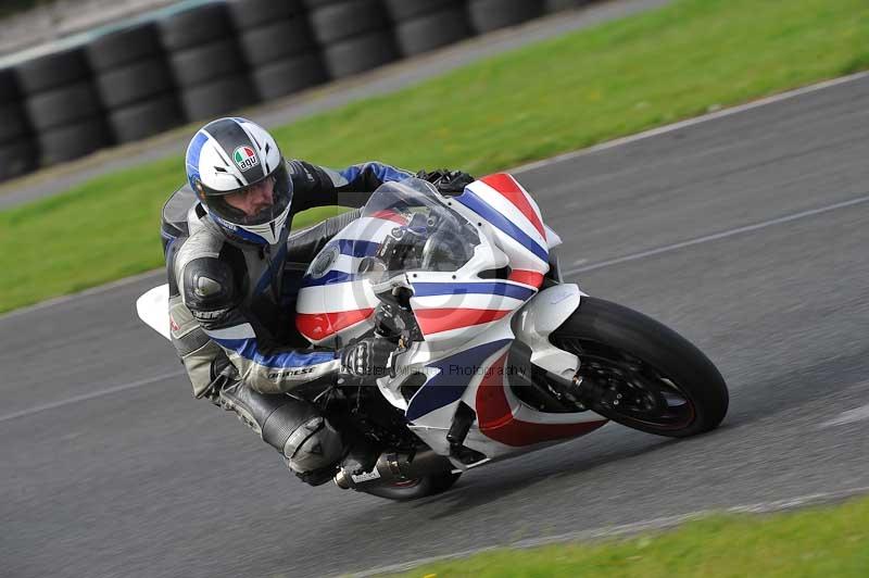 Motorcycle action photographs;cadwell;cadwell park photographs;event digital images;eventdigitalimages;motor racing louth lincolnshire;no limits trackdays;peter wileman photography;trackday;trackday digital images;trackday photos