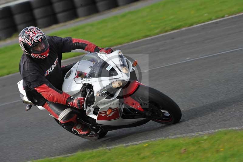 Motorcycle action photographs;cadwell;cadwell park photographs;event digital images;eventdigitalimages;motor racing louth lincolnshire;no limits trackdays;peter wileman photography;trackday;trackday digital images;trackday photos