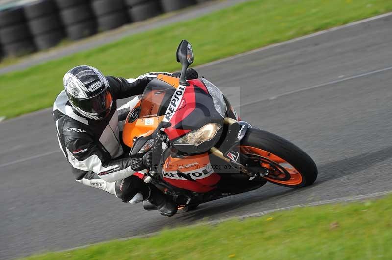 Motorcycle action photographs;cadwell;cadwell park photographs;event digital images;eventdigitalimages;motor racing louth lincolnshire;no limits trackdays;peter wileman photography;trackday;trackday digital images;trackday photos