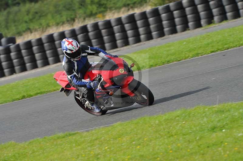Motorcycle action photographs;cadwell;cadwell park photographs;event digital images;eventdigitalimages;motor racing louth lincolnshire;no limits trackdays;peter wileman photography;trackday;trackday digital images;trackday photos