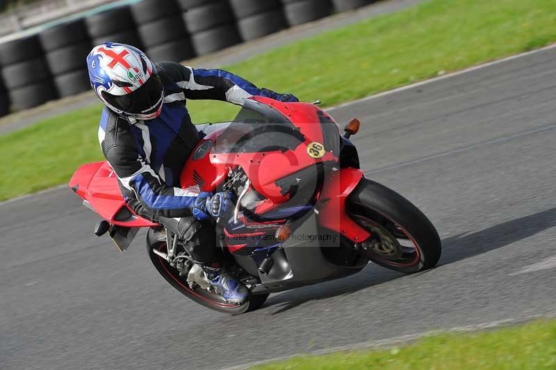 Motorcycle action photographs;cadwell;cadwell park photographs;event digital images;eventdigitalimages;motor racing louth lincolnshire;no limits trackdays;peter wileman photography;trackday;trackday digital images;trackday photos