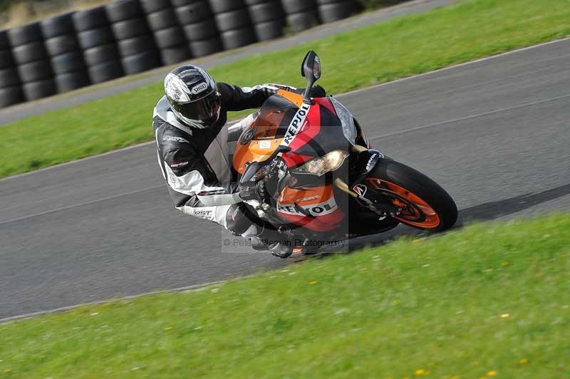 Motorcycle action photographs;cadwell;cadwell park photographs;event digital images;eventdigitalimages;motor racing louth lincolnshire;no limits trackdays;peter wileman photography;trackday;trackday digital images;trackday photos