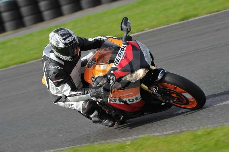 Motorcycle action photographs;cadwell;cadwell park photographs;event digital images;eventdigitalimages;motor racing louth lincolnshire;no limits trackdays;peter wileman photography;trackday;trackday digital images;trackday photos