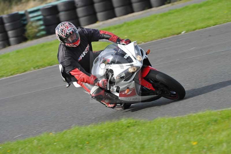 Motorcycle action photographs;cadwell;cadwell park photographs;event digital images;eventdigitalimages;motor racing louth lincolnshire;no limits trackdays;peter wileman photography;trackday;trackday digital images;trackday photos