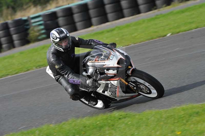 Motorcycle action photographs;cadwell;cadwell park photographs;event digital images;eventdigitalimages;motor racing louth lincolnshire;no limits trackdays;peter wileman photography;trackday;trackday digital images;trackday photos