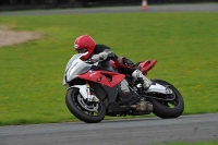 Motorcycle-action-photographs;cadwell;cadwell-park-photographs;event-digital-images;eventdigitalimages;motor-racing-louth-lincolnshire;no-limits-trackdays;peter-wileman-photography;trackday;trackday-digital-images;trackday-photos