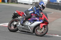 Motorcycle-action-photographs;cadwell;cadwell-park-photographs;event-digital-images;eventdigitalimages;motor-racing-louth-lincolnshire;no-limits-trackdays;peter-wileman-photography;trackday;trackday-digital-images;trackday-photos