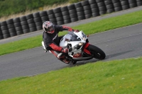 Motorcycle-action-photographs;cadwell;cadwell-park-photographs;event-digital-images;eventdigitalimages;motor-racing-louth-lincolnshire;no-limits-trackdays;peter-wileman-photography;trackday;trackday-digital-images;trackday-photos