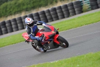 Motorcycle-action-photographs;cadwell;cadwell-park-photographs;event-digital-images;eventdigitalimages;motor-racing-louth-lincolnshire;no-limits-trackdays;peter-wileman-photography;trackday;trackday-digital-images;trackday-photos