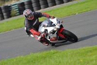 Motorcycle-action-photographs;cadwell;cadwell-park-photographs;event-digital-images;eventdigitalimages;motor-racing-louth-lincolnshire;no-limits-trackdays;peter-wileman-photography;trackday;trackday-digital-images;trackday-photos