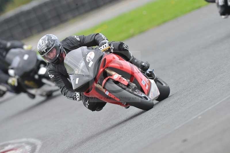 Motorcycle action photographs;cadwell;cadwell park photographs;event digital images;eventdigitalimages;motor racing louth lincolnshire;no limits trackdays;peter wileman photography;trackday;trackday digital images;trackday photos