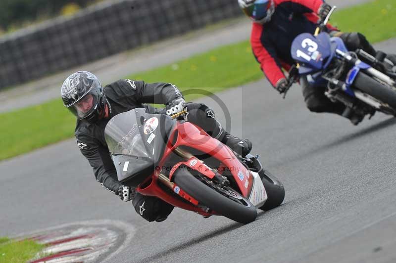 Motorcycle action photographs;cadwell;cadwell park photographs;event digital images;eventdigitalimages;motor racing louth lincolnshire;no limits trackdays;peter wileman photography;trackday;trackday digital images;trackday photos