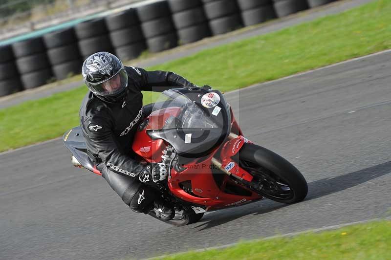 Motorcycle action photographs;cadwell;cadwell park photographs;event digital images;eventdigitalimages;motor racing louth lincolnshire;no limits trackdays;peter wileman photography;trackday;trackday digital images;trackday photos