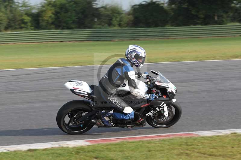 Motorcycle action photographs;Trackday digital images;event digital images;eventdigitalimages;no limits trackday;peter wileman photography;snetterton;snetterton circuit norfolk;snetterton photographs;trackday;trackday photos