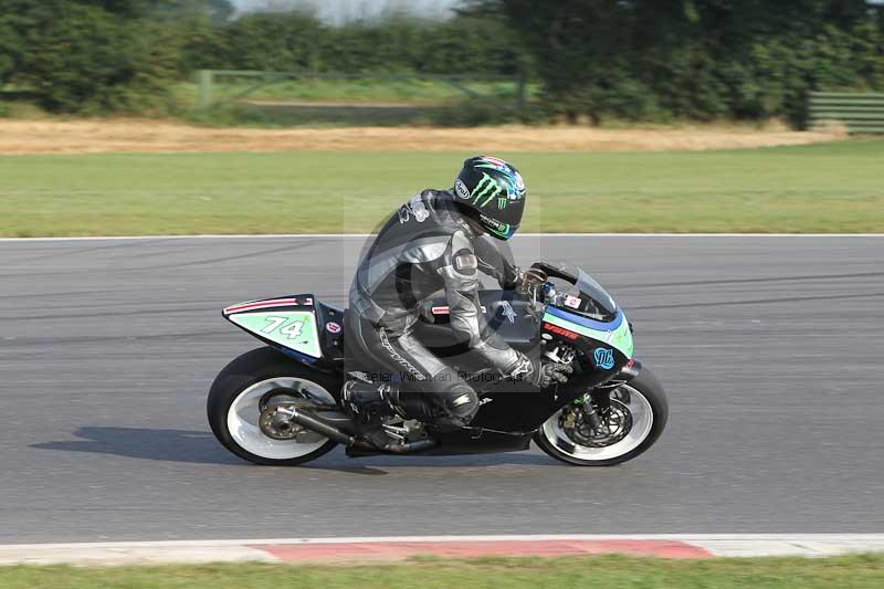 Motorcycle action photographs;Trackday digital images;event digital images;eventdigitalimages;no limits trackday;peter wileman photography;snetterton;snetterton circuit norfolk;snetterton photographs;trackday;trackday photos