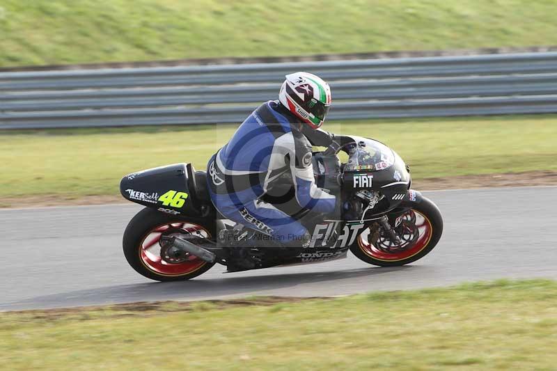 Motorcycle action photographs;Trackday digital images;event digital images;eventdigitalimages;no limits trackday;peter wileman photography;snetterton;snetterton circuit norfolk;snetterton photographs;trackday;trackday photos