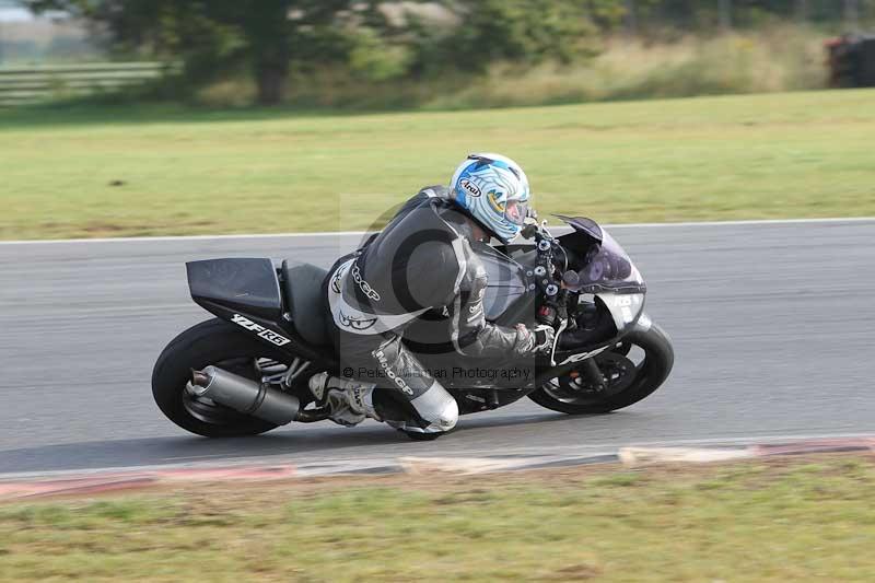Motorcycle action photographs;Trackday digital images;event digital images;eventdigitalimages;no limits trackday;peter wileman photography;snetterton;snetterton circuit norfolk;snetterton photographs;trackday;trackday photos