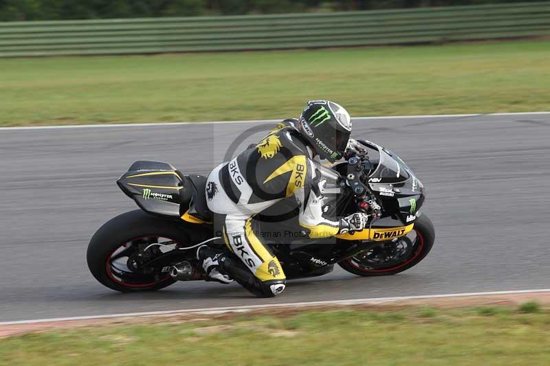 Motorcycle action photographs;Trackday digital images;event digital images;eventdigitalimages;no limits trackday;peter wileman photography;snetterton;snetterton circuit norfolk;snetterton photographs;trackday;trackday photos
