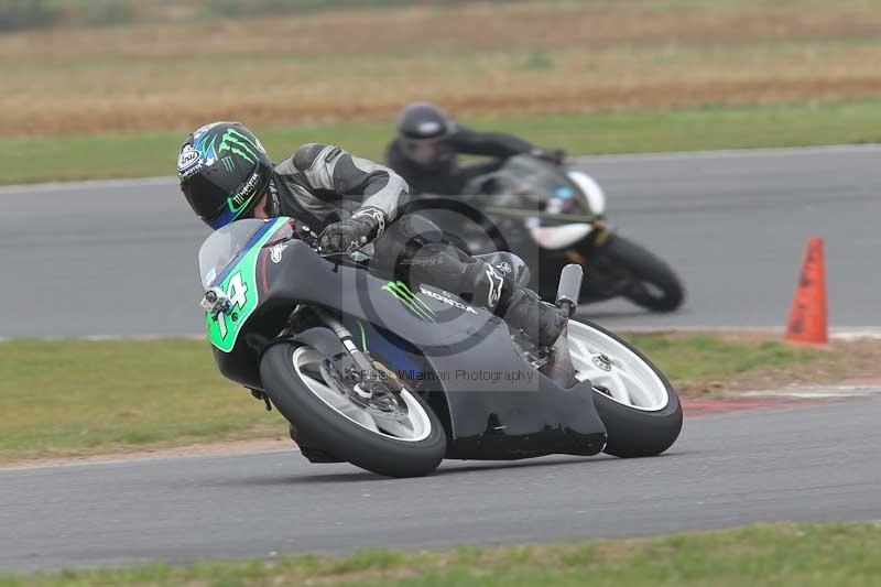 Motorcycle action photographs;Trackday digital images;event digital images;eventdigitalimages;no limits trackday;peter wileman photography;snetterton;snetterton circuit norfolk;snetterton photographs;trackday;trackday photos