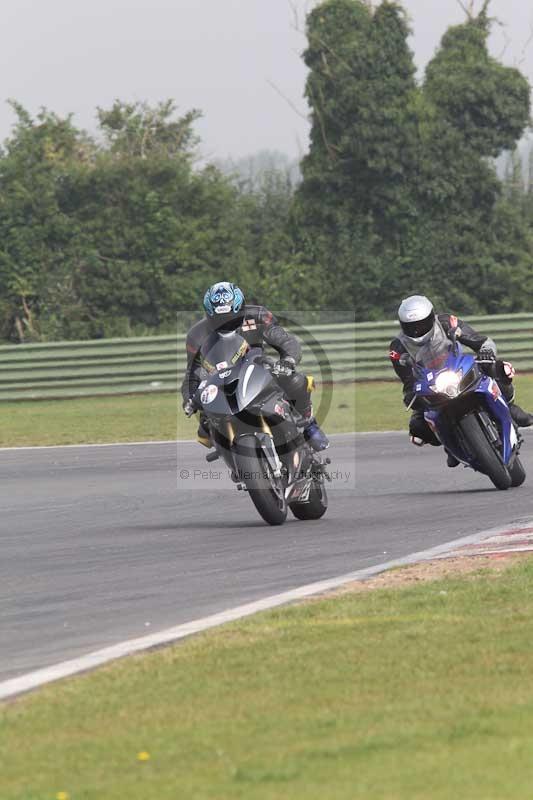 Motorcycle action photographs;Trackday digital images;event digital images;eventdigitalimages;no limits trackday;peter wileman photography;snetterton;snetterton circuit norfolk;snetterton photographs;trackday;trackday photos
