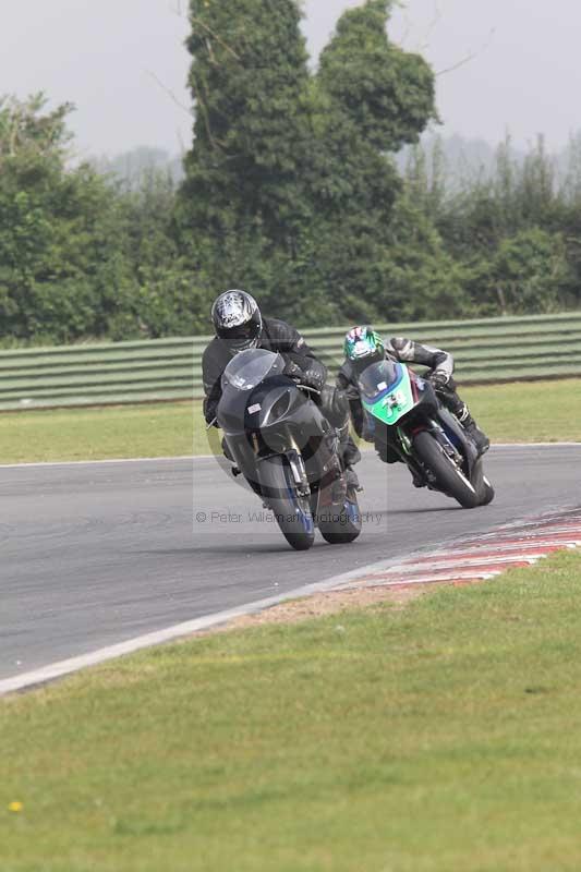Motorcycle action photographs;Trackday digital images;event digital images;eventdigitalimages;no limits trackday;peter wileman photography;snetterton;snetterton circuit norfolk;snetterton photographs;trackday;trackday photos