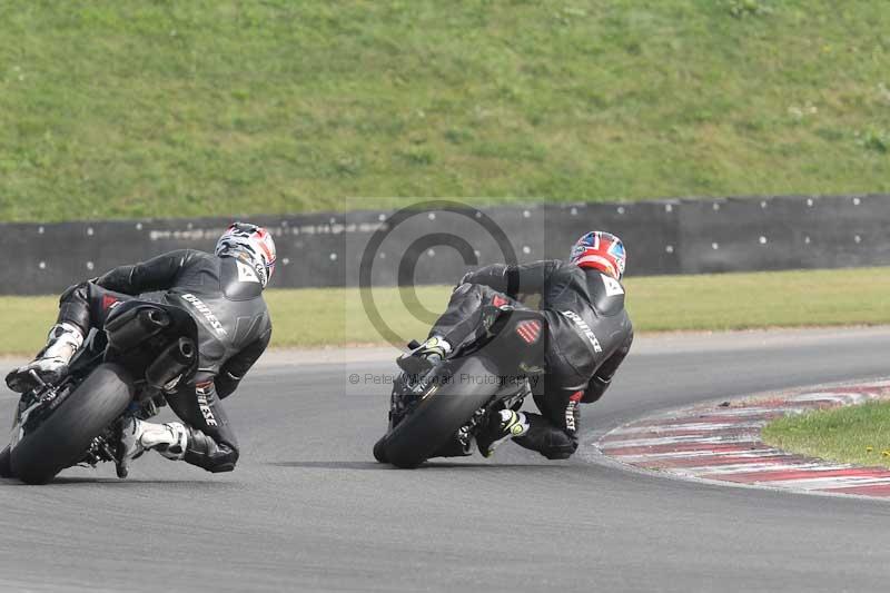 Motorcycle action photographs;Trackday digital images;event digital images;eventdigitalimages;no limits trackday;peter wileman photography;snetterton;snetterton circuit norfolk;snetterton photographs;trackday;trackday photos