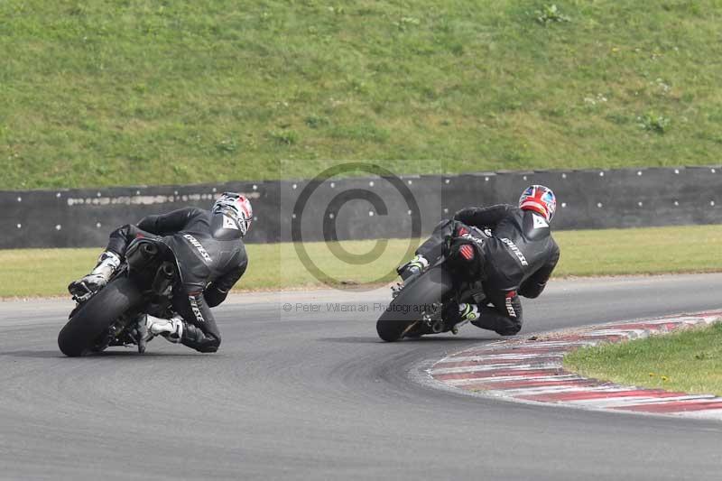 Motorcycle action photographs;Trackday digital images;event digital images;eventdigitalimages;no limits trackday;peter wileman photography;snetterton;snetterton circuit norfolk;snetterton photographs;trackday;trackday photos
