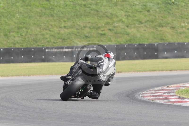 Motorcycle action photographs;Trackday digital images;event digital images;eventdigitalimages;no limits trackday;peter wileman photography;snetterton;snetterton circuit norfolk;snetterton photographs;trackday;trackday photos