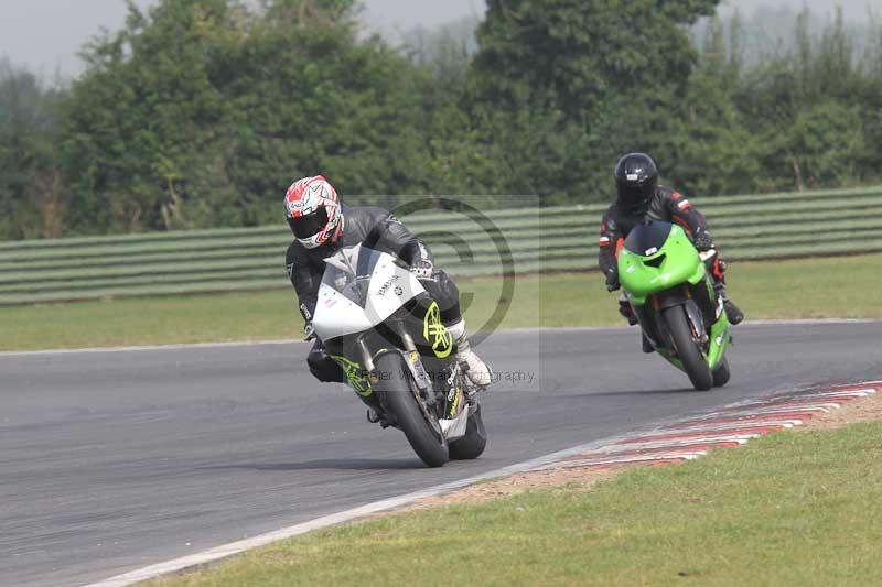 Motorcycle action photographs;Trackday digital images;event digital images;eventdigitalimages;no limits trackday;peter wileman photography;snetterton;snetterton circuit norfolk;snetterton photographs;trackday;trackday photos