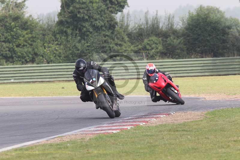 Motorcycle action photographs;Trackday digital images;event digital images;eventdigitalimages;no limits trackday;peter wileman photography;snetterton;snetterton circuit norfolk;snetterton photographs;trackday;trackday photos