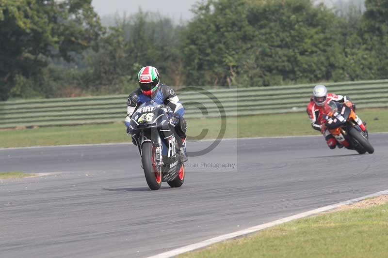 Motorcycle action photographs;Trackday digital images;event digital images;eventdigitalimages;no limits trackday;peter wileman photography;snetterton;snetterton circuit norfolk;snetterton photographs;trackday;trackday photos