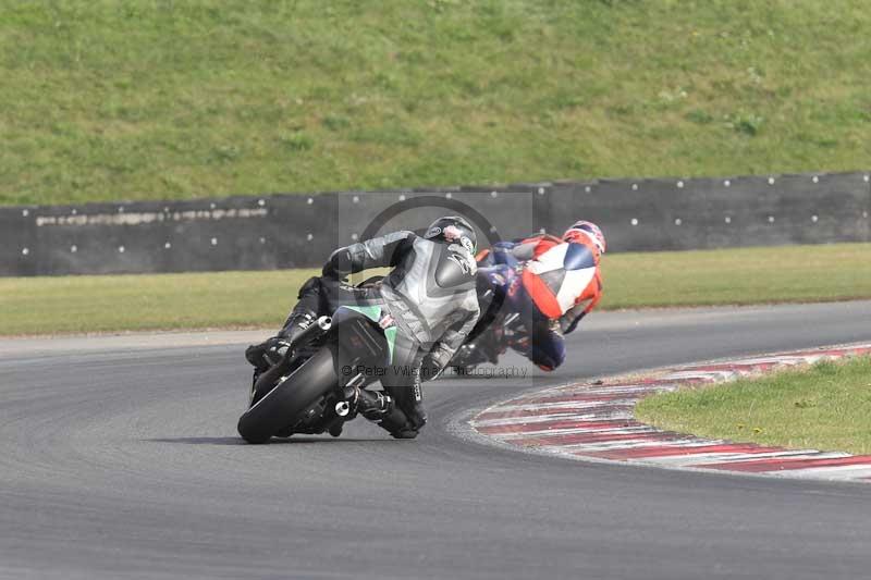 Motorcycle action photographs;Trackday digital images;event digital images;eventdigitalimages;no limits trackday;peter wileman photography;snetterton;snetterton circuit norfolk;snetterton photographs;trackday;trackday photos