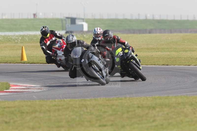 Motorcycle action photographs;Trackday digital images;event digital images;eventdigitalimages;no limits trackday;peter wileman photography;snetterton;snetterton circuit norfolk;snetterton photographs;trackday;trackday photos