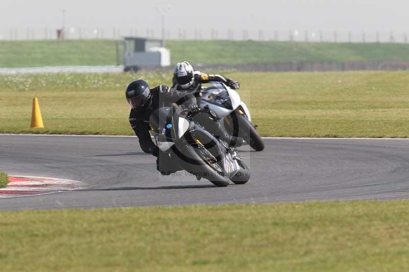 Motorcycle action photographs;Trackday digital images;event digital images;eventdigitalimages;no limits trackday;peter wileman photography;snetterton;snetterton circuit norfolk;snetterton photographs;trackday;trackday photos