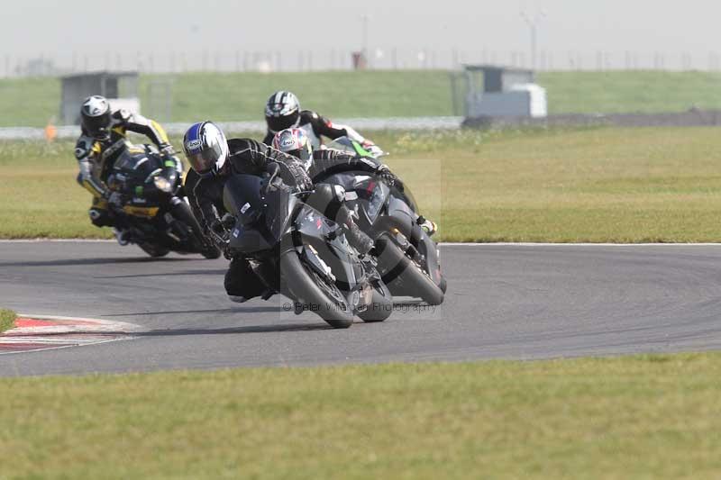 Motorcycle action photographs;Trackday digital images;event digital images;eventdigitalimages;no limits trackday;peter wileman photography;snetterton;snetterton circuit norfolk;snetterton photographs;trackday;trackday photos