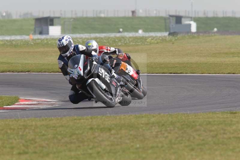 Motorcycle action photographs;Trackday digital images;event digital images;eventdigitalimages;no limits trackday;peter wileman photography;snetterton;snetterton circuit norfolk;snetterton photographs;trackday;trackday photos