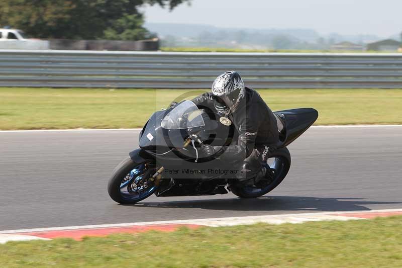 Motorcycle action photographs;Trackday digital images;event digital images;eventdigitalimages;no limits trackday;peter wileman photography;snetterton;snetterton circuit norfolk;snetterton photographs;trackday;trackday photos