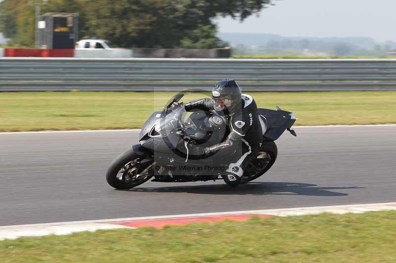 Motorcycle action photographs;Trackday digital images;event digital images;eventdigitalimages;no limits trackday;peter wileman photography;snetterton;snetterton circuit norfolk;snetterton photographs;trackday;trackday photos