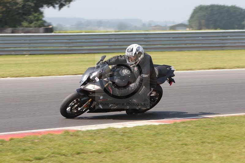 Motorcycle action photographs;Trackday digital images;event digital images;eventdigitalimages;no limits trackday;peter wileman photography;snetterton;snetterton circuit norfolk;snetterton photographs;trackday;trackday photos