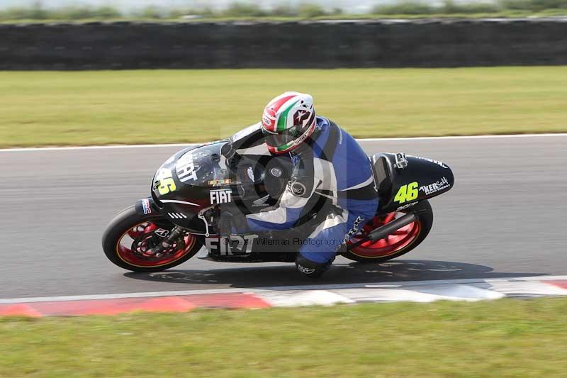 Motorcycle action photographs;Trackday digital images;event digital images;eventdigitalimages;no limits trackday;peter wileman photography;snetterton;snetterton circuit norfolk;snetterton photographs;trackday;trackday photos