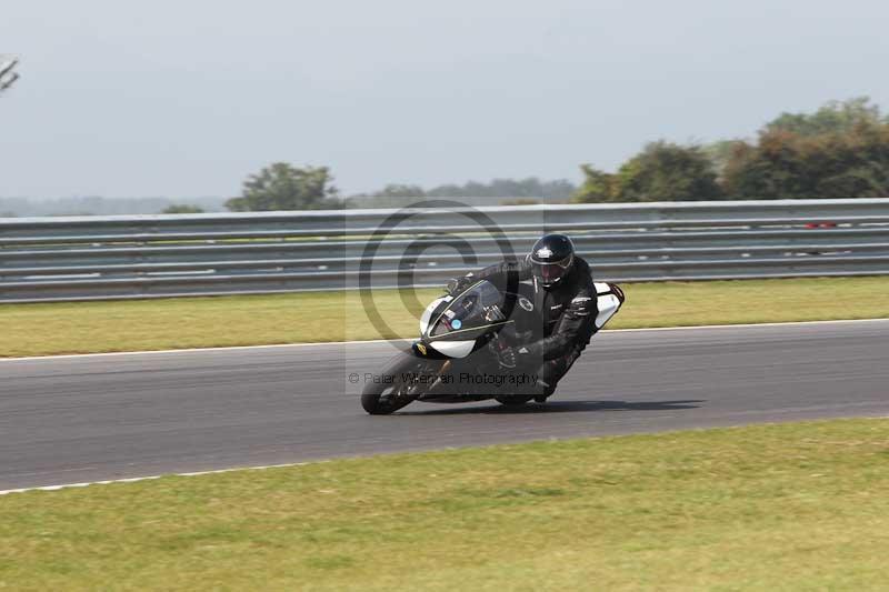 Motorcycle action photographs;Trackday digital images;event digital images;eventdigitalimages;no limits trackday;peter wileman photography;snetterton;snetterton circuit norfolk;snetterton photographs;trackday;trackday photos