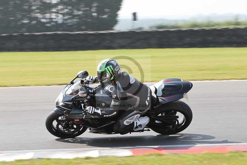 Motorcycle action photographs;Trackday digital images;event digital images;eventdigitalimages;no limits trackday;peter wileman photography;snetterton;snetterton circuit norfolk;snetterton photographs;trackday;trackday photos
